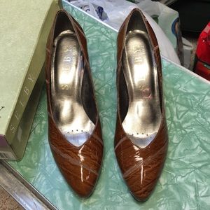 Eel skin Brown New with Box 7 1/2 Heels